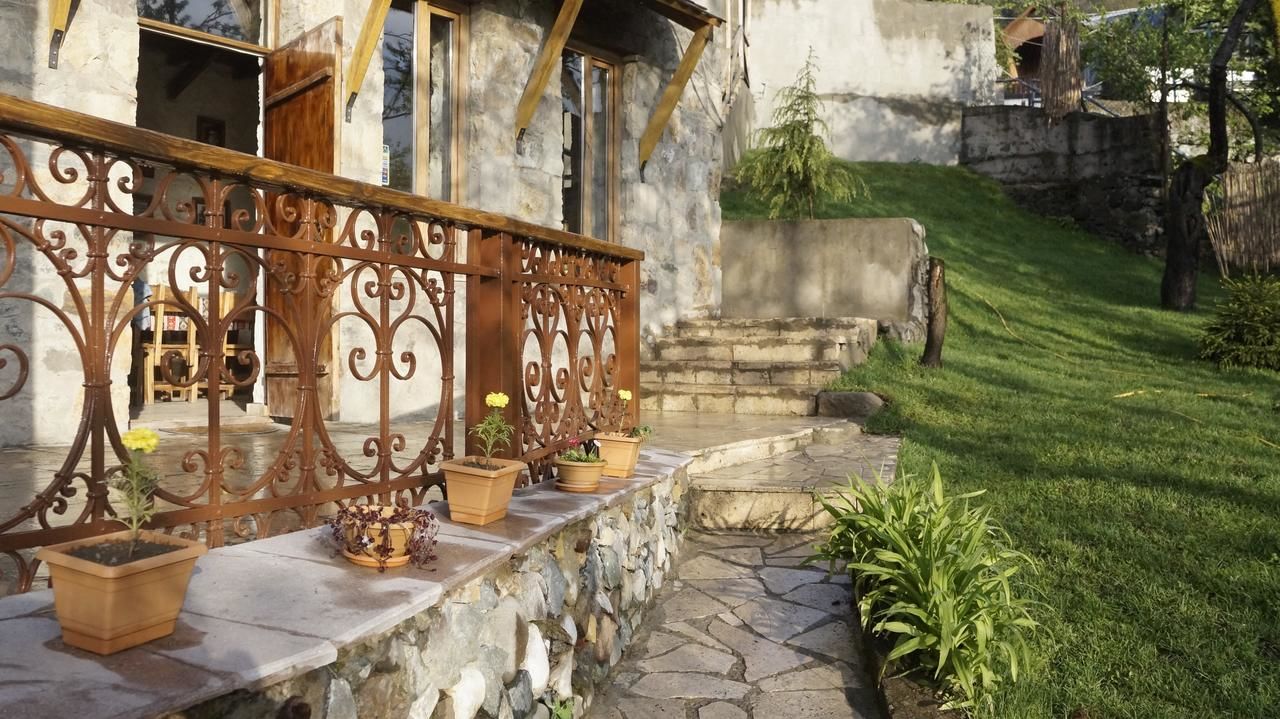 Отели типа «постель и завтрак» Toon Armeni Guest House Дилижан-44