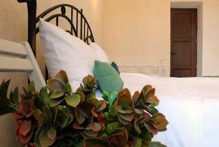 Отели типа «постель и завтрак» Toon Armeni Guest House Дилижан Трехместный номер, вид на сад-3